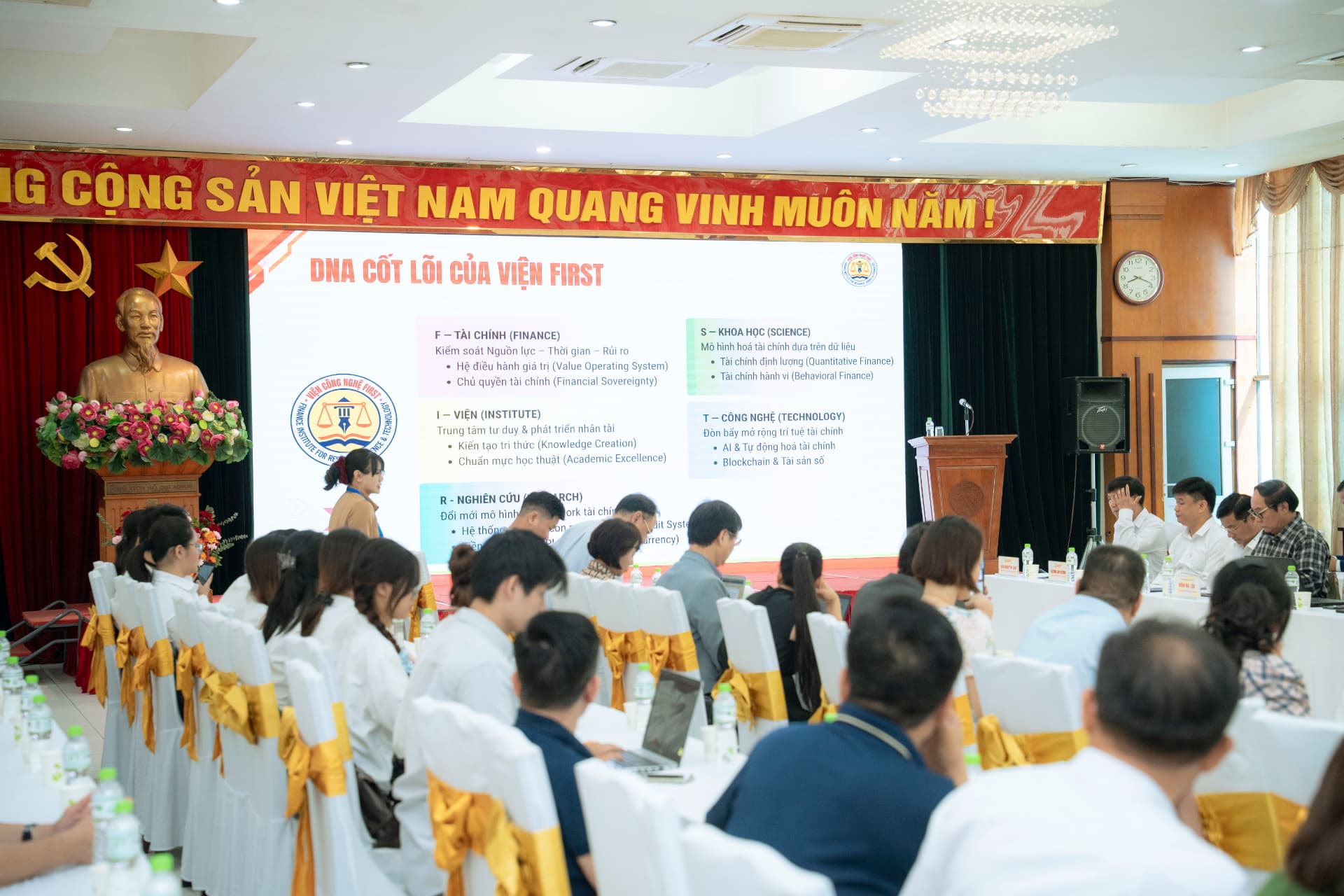 Hội thảo trình bày DNA cốt lõi của Viện FIRST